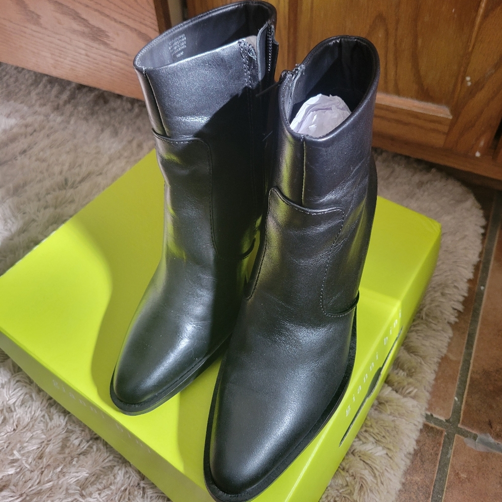 Leather Gianni Bini Western style Bootie